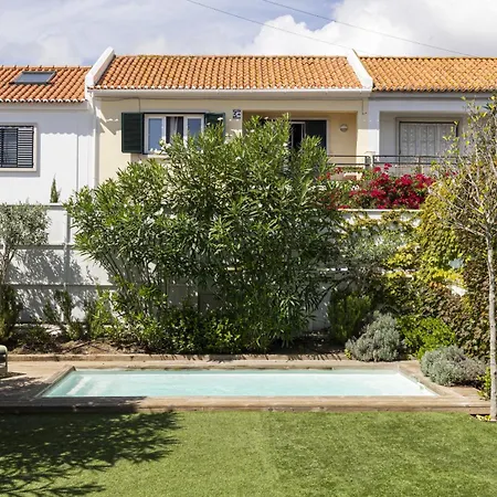 Contemporary Restelo Pool Haven Holiday home