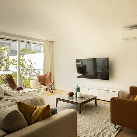 Contemporary Restelo Pool Haven Holiday home